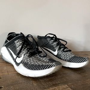 Nike Zoom size 6.5 black white